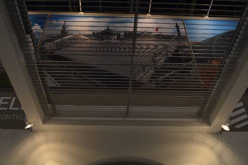 Shading glass facades